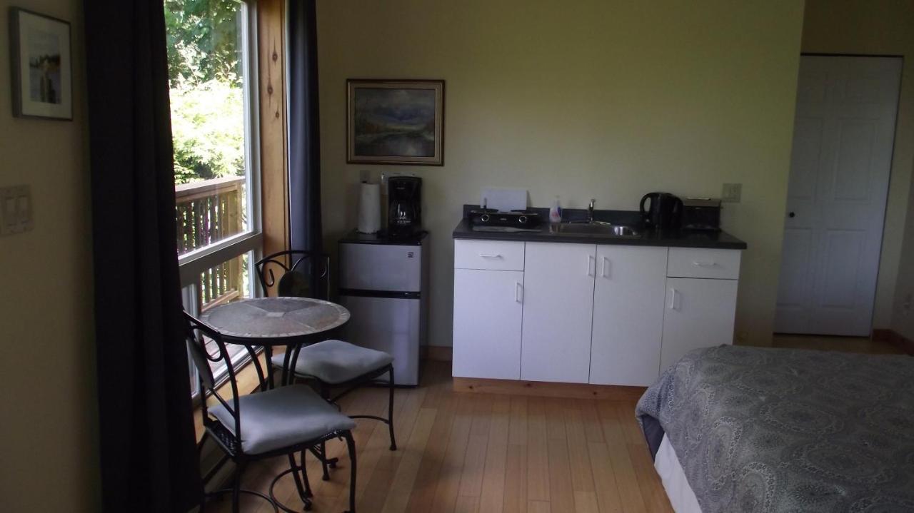 Secret Cove Cottage Suites Halfmoon Bay 외부 사진