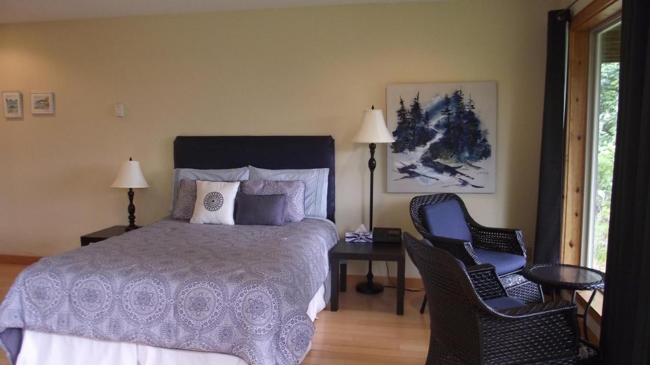 Secret Cove Cottage Suites Halfmoon Bay 외부 사진